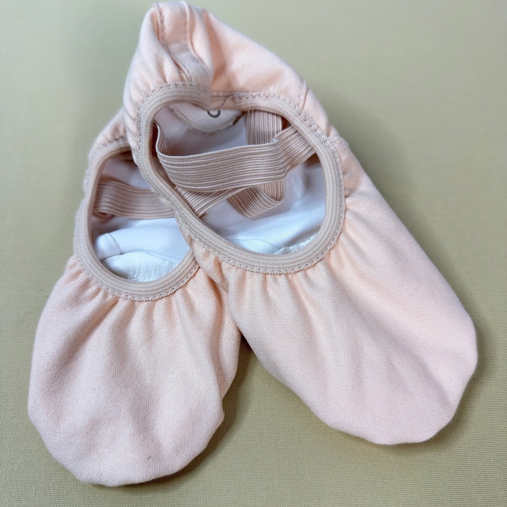 NEW Capezio 2037W Hanami Ballet Shoes Light Pink Peach Canvas Split Sole Size 4M